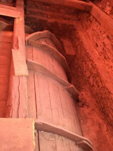 Detail stropní klenby v synagoze, shora