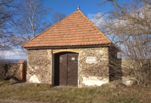 Márnice na radenínském hřbitově. Foto Karel Vošta